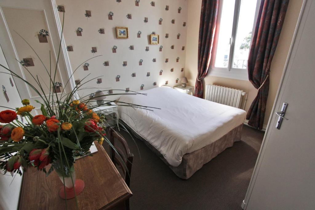 Hotel De La Plage Ouistreham Room photo